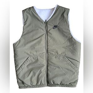 Nike Club+ Fleece Winterized Vest Men Vest Sleeveless Olive Green size small